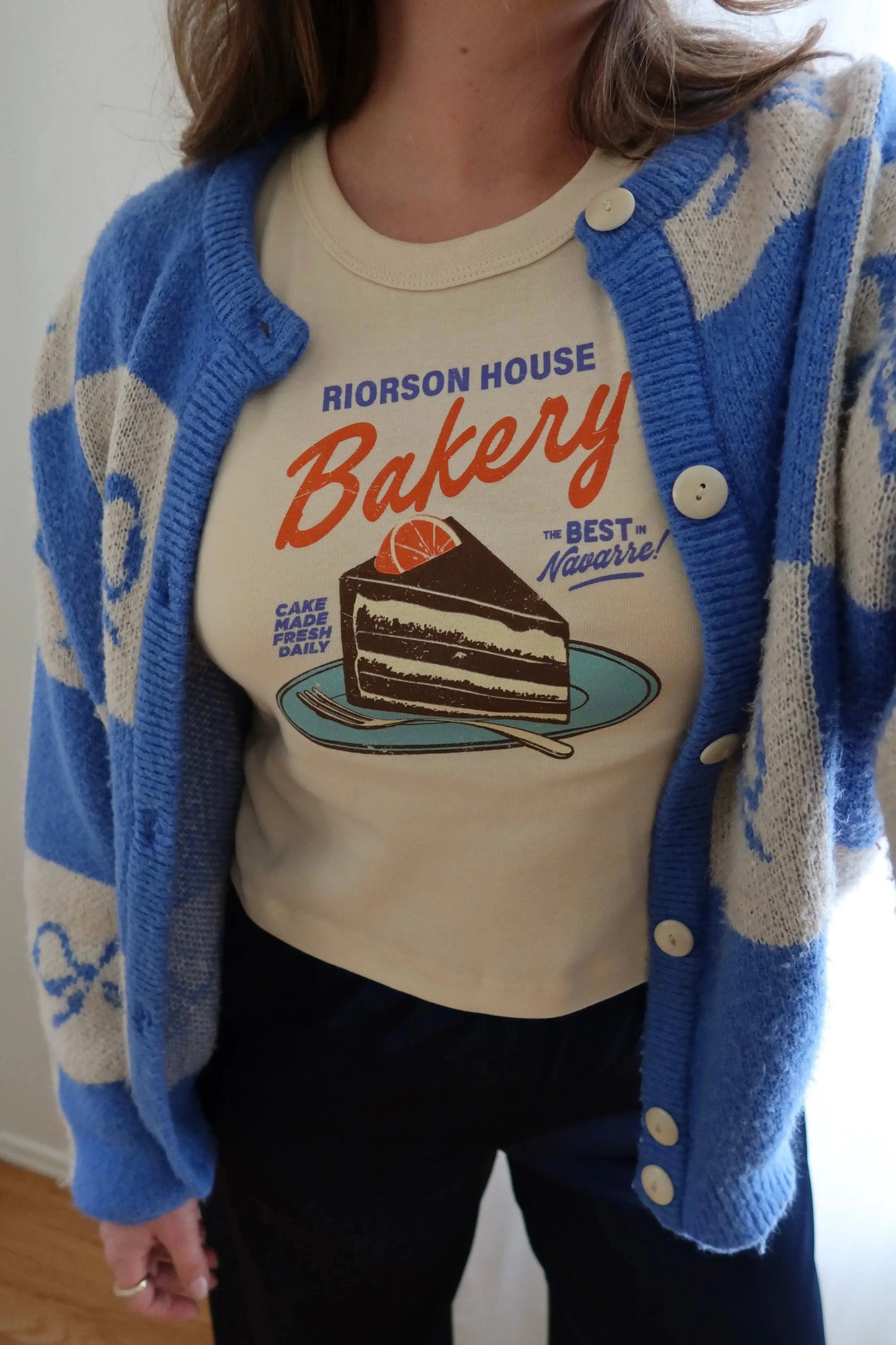 Riorson House Bakery Tshirt, Xaden Riorson Chocolate Cake T-shirt, Fourth Wing T-shirt