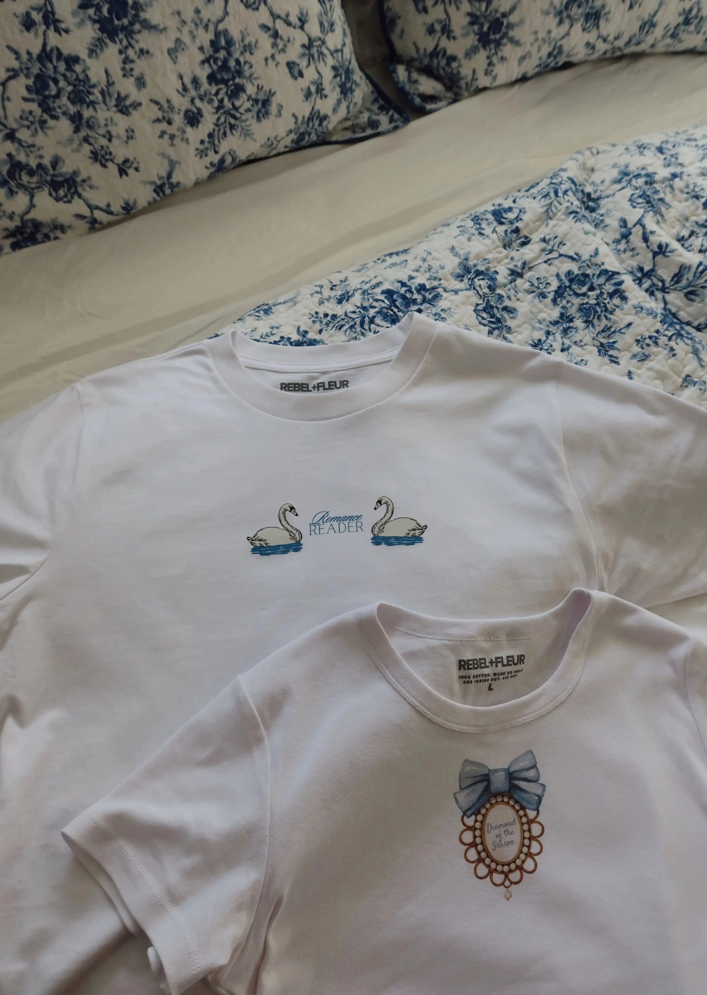 Romance Reader T-shirt Rebel and Fleur