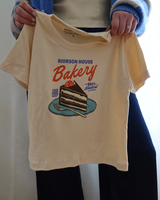 Riorson House Bakery Tshirt, Xaden Riorson Chocolate Cake T-shirt, Fourth Wing T-shirt