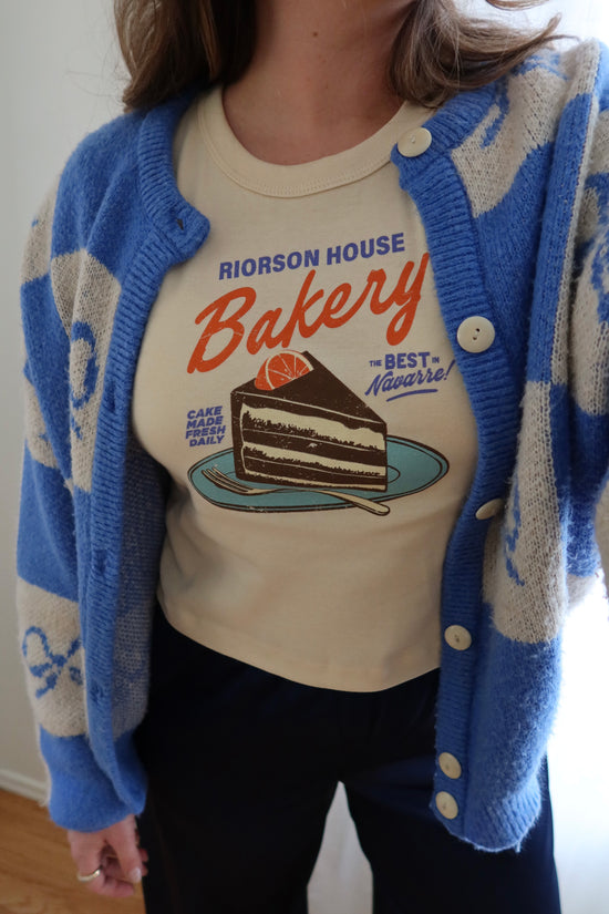 Riorson House Bakery Tshirt, Xaden Riorson Chocolate Cake T-shirt, Fourth Wing T-shirt